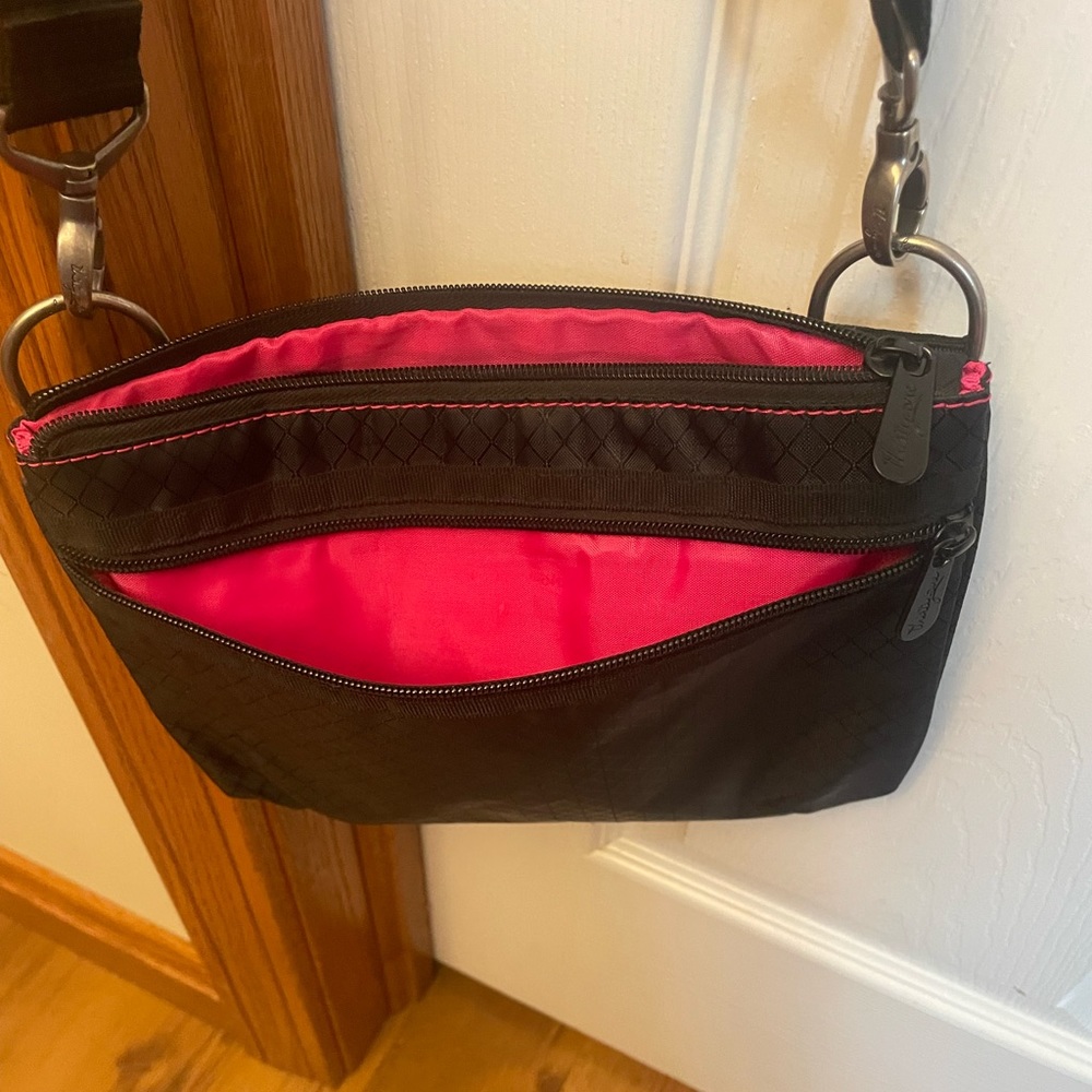 Thirty one black with hot pink lining crossbody great condition